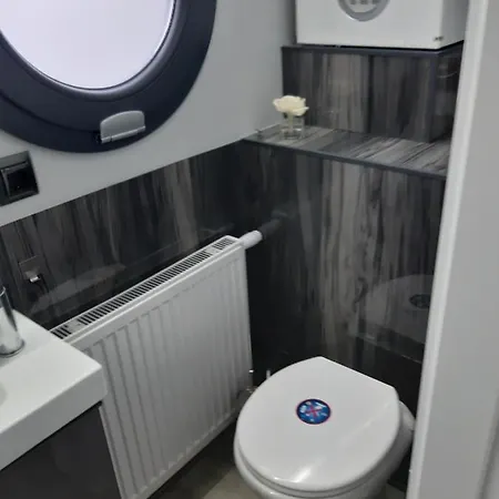 Botel Houseboat Water Lady Apartament Plywajacy Dom Na Wodzie Lodz *