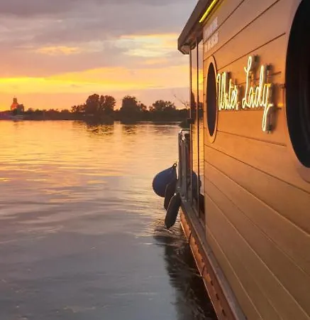 Houseboat Water Lady Apartament Plywajacy Dom Na Wodzie Lodz Botel