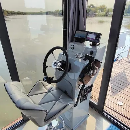 Botel Houseboat Water Lady Apartament Plywajacy Dom Na Wodzie Lodz Uraz (Trzebnica)
